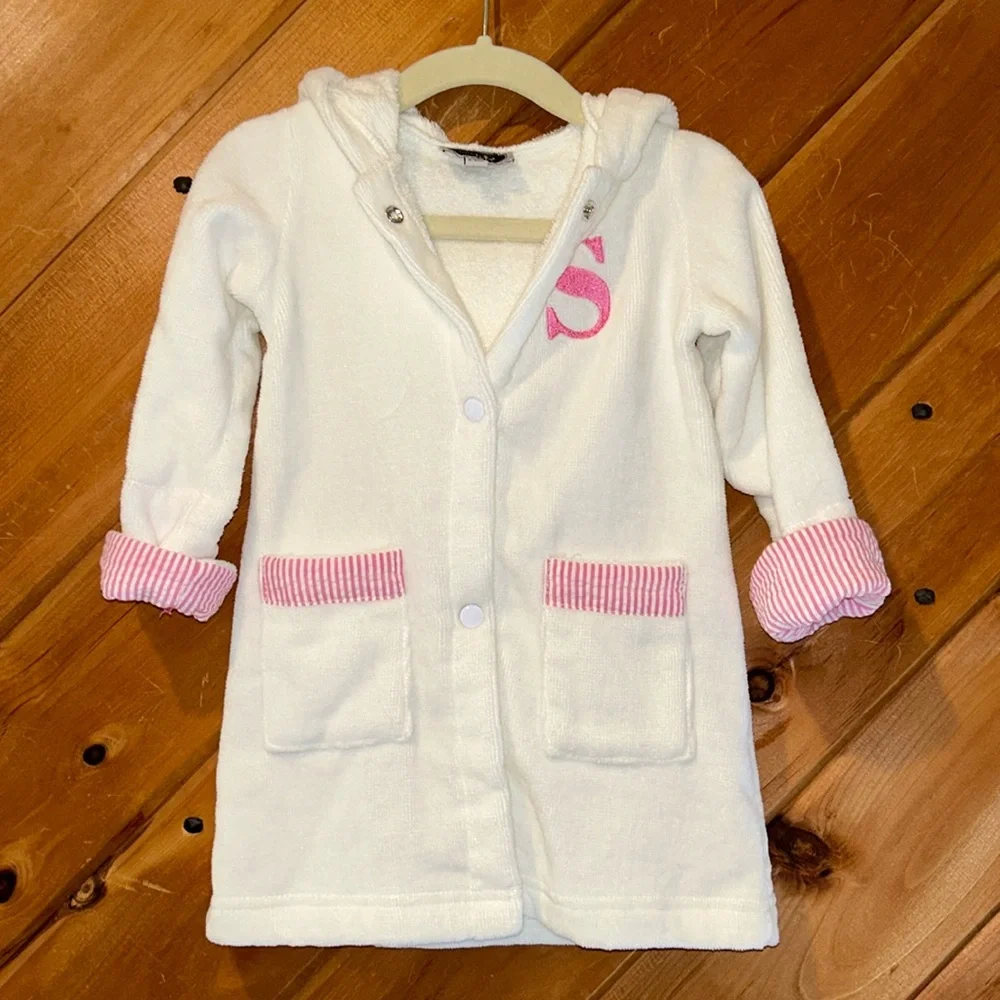 Babygirl “S” embroidered mudpie white pink robe